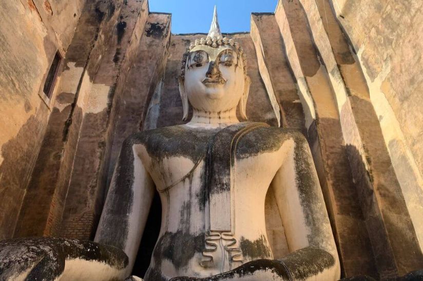 Wat Si Chum: Un templo imprescindible que ver en Sukhothai